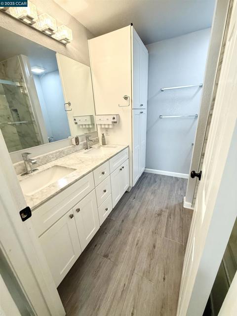 405 405 Weymouth, Hercules CA: https://media.crmls.org/mediaz/da840563-a552-45a1-9e79-a520fb6d3340.jpg
