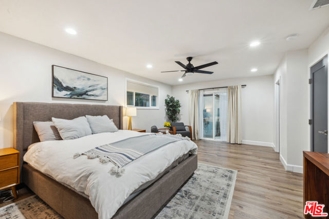 821 S Cloverdale Avenue, Los Angeles CA: https://media.crmls.org/mediaz/da840a27-4497-4a5b-b1dc-1d2080e8a28d.jpg