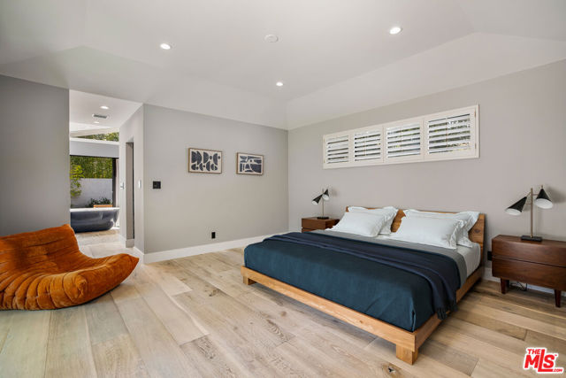 8400 Mulholland Drive, Los Angeles CA: https://media.crmls.org/mediaz/da8497a6-a321-4be2-b253-d58bf6579e24.jpg