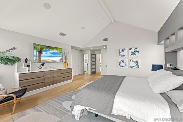 5 Spinnaker Way, Coronado CA: https://media.crmls.org/mediaz/da84e111-412e-454e-bbc3-c150cbc2851b.jpg