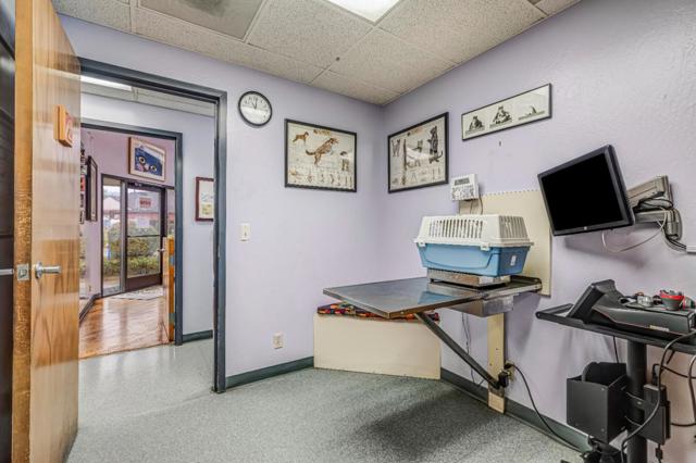 10012 N Foothill Boulevard, Cupertino CA: https://media.crmls.org/mediaz/da8543d6-8a3e-4cbe-b370-248f9175a8ce.jpg