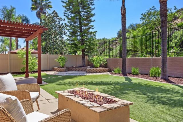 3385 Wild Oak Lane, Escondido CA: https://media.crmls.org/mediaz/da86080f-72c1-4081-aeaa-d3fcd66dfc93.jpg