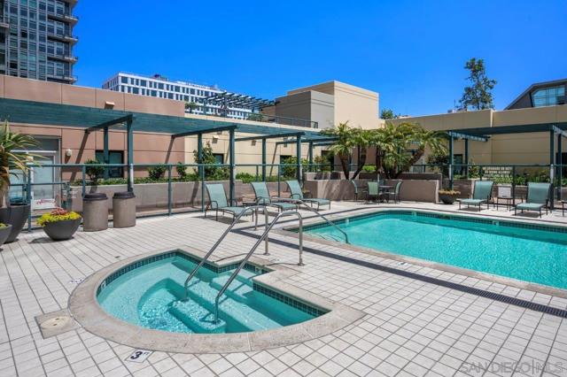 555 Front Street, San Diego CA: https://media.crmls.org/mediaz/da862387-ea5b-4419-9194-d08f1444afe7.jpg