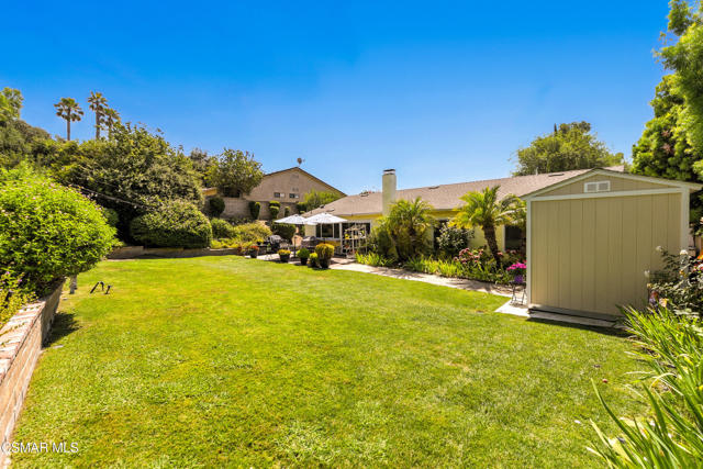 2063 Woodglen Street, Simi Valley CA: https://media.crmls.org/mediaz/da868768-dead-477c-93a4-721f5edb2201.jpg