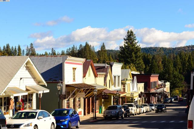 14068 Gas Canyon Rd, Nevada City CA: https://media.crmls.org/mediaz/da8688e6-c82e-4640-826d-92257826072f.jpg