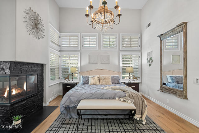 48 Golden Glen Drive, Simi Valley CA: https://media.crmls.org/mediaz/da86a39e-61f6-454c-ad44-73bfdbb762ae.jpg