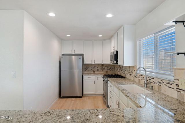 Detail Gallery Image 12 of 29 For 5125 W Wooley Rd #5,  Oxnard,  CA 93035 - 2 Beds | 2 Baths