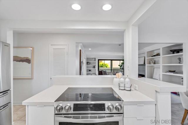 7550 Eads Ave, La Jolla CA: https://media.crmls.org/mediaz/da873e72-e6a6-4012-b14d-d584b6585d2a.jpg