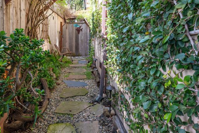4355 Opal Cliff Drive, Santa Cruz CA: https://media.crmls.org/mediaz/da88af96-bee1-4b79-bee8-3b0baac2492e.jpg