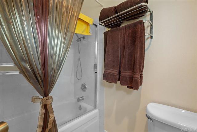 Detail Gallery Image 15 of 23 For 1943 Belmore Ct, El Cajon,  CA 92020 - 5 Beds | 2/1 Baths
