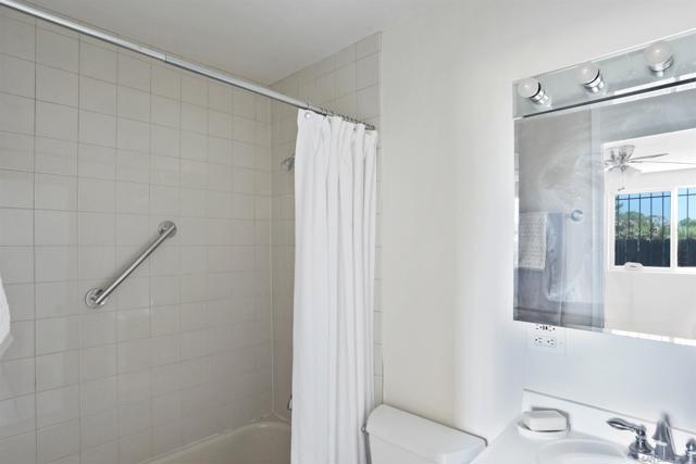 14287 Lolin Ln, Poway CA: https://media.crmls.org/mediaz/da89378f-91f3-4305-8ec7-4fac0a29f758.jpg