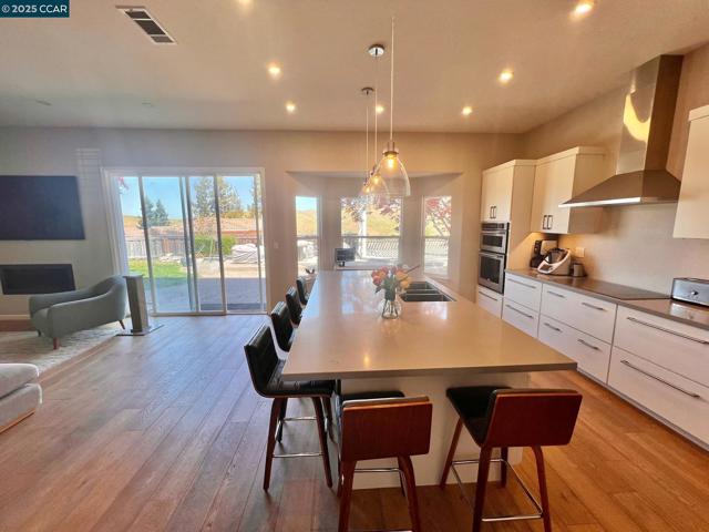 1161 Torrey Pines Place, Clayton CA: https://media.crmls.org/mediaz/da898e92-d18d-4b1c-ba47-87c1b719814c.jpg