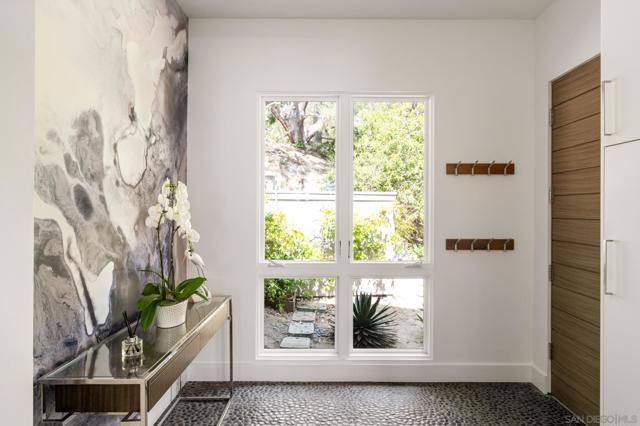 404 Pine Needles, Del Mar CA: https://media.crmls.org/mediaz/da89e527-c223-4225-8fb6-3346435285a8.jpg