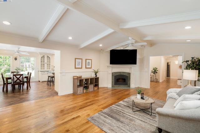 20 Donna Ln, Danville CA: https://media.crmls.org/mediaz/da8a2eb0-aff9-4e24-b53e-b015c967de27.jpg