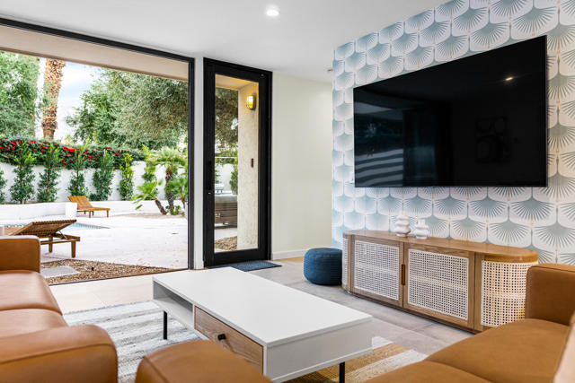 130 W Racquet Club Road #308, Palm Springs, CA 92262
