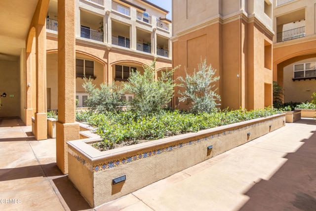 286 N Madison Avenue, Pasadena CA: https://media.crmls.org/mediaz/da8b0c2b-3add-44f0-a1ce-c0345bc55e72.jpg