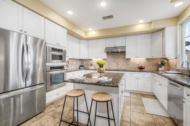 Detail Gallery Image 18 of 61 For 1241 Breakaway Dr, Oceanside,  CA 92057 - 4 Beds | 2/1 Baths