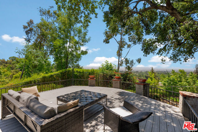 805 Norumbega Drive, Monrovia CA: https://media.crmls.org/mediaz/da8c4220-8f0b-4e60-8f90-e2ac3feccd2f.jpg