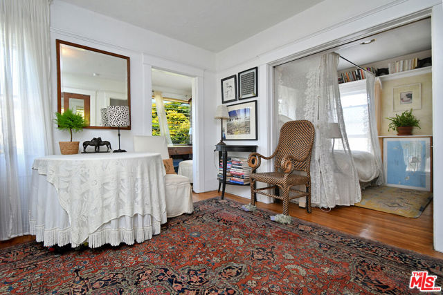 224 Horizon Avenue, Venice CA: https://media.crmls.org/mediaz/da8c5862-5874-4e8e-a043-598c1250c3cc.jpg