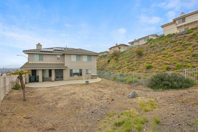 2176 Pointe Pkwy, Spring Valley CA: https://media.crmls.org/mediaz/da8cb3b0-8900-4619-88b9-a49d1ef90c51.jpg
