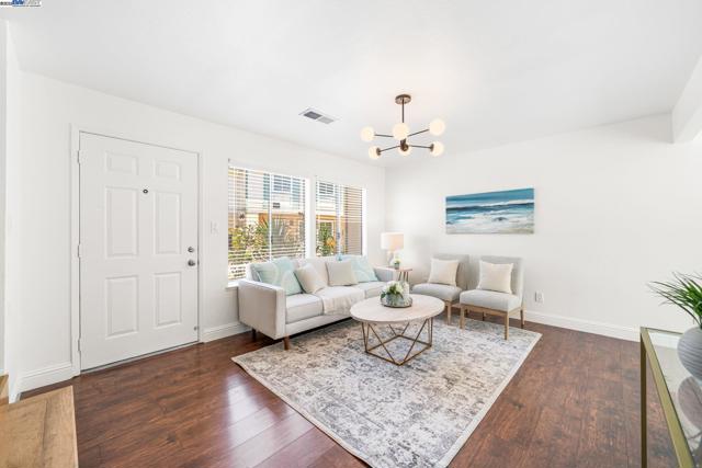 2658 Oliver Dr, Hayward CA: https://media.crmls.org/mediaz/da8cd0c2-0767-4a0d-b3ff-cf1fc9ffd045.jpg