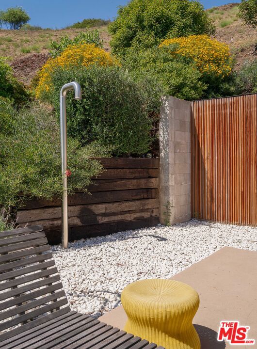 1531 N Tigertail Road, Los Angeles CA: https://media.crmls.org/mediaz/da8d39c9-8257-4bf8-8dc0-55bc6cbc6119.jpg