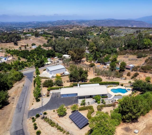 18822 Possum Pass, Valley Center CA: https://media.crmls.org/mediaz/da8d45ce-fabe-4299-adfd-d5443e3812f4.jpg