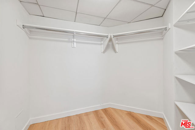 13700 MARINA POINTE Drive, Marina del Rey CA: https://media.crmls.org/mediaz/da8d631c-e73c-4e78-8046-177a2ea13004.jpg