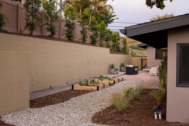 1776 Archer St, San Diego CA: https://media.crmls.org/mediaz/da8e539a-76bf-4c3a-92b3-7e2c25aaef71.jpg