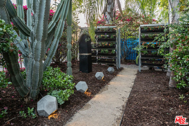 263 Lamont Drive, Los Angeles CA: https://media.crmls.org/mediaz/da8fd23f-4824-4031-a7e2-c95917d71d93.jpg