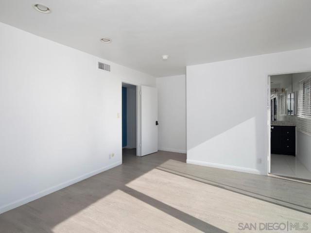 721 Camino Del Mar, Del Mar CA: https://media.crmls.org/mediaz/da9005c7-9818-43be-8f1a-d28386a2a32c.jpg