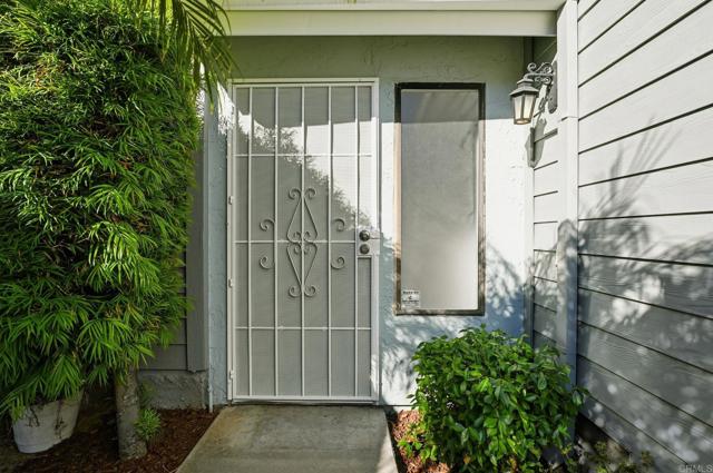 Detail Gallery Image 3 of 36 For 374 Forest Pl, Vista,  CA 92083 - 2 Beds | 1/1 Baths