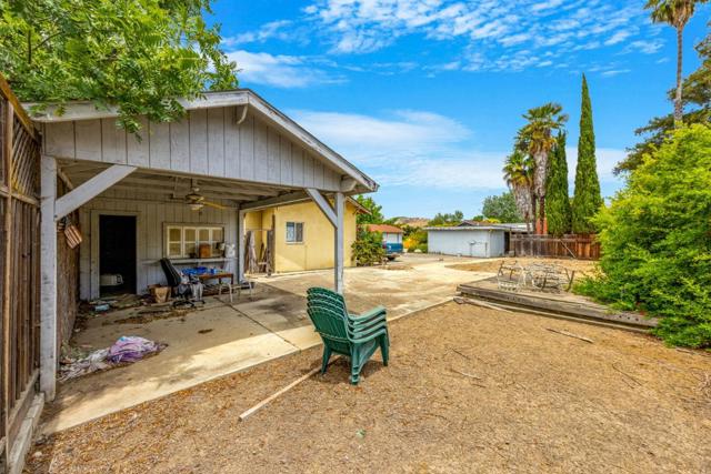 18455 Old Monterey Road, Morgan Hill CA: https://media.crmls.org/mediaz/da90adca-676d-4c19-acdf-00c51296e170.jpg