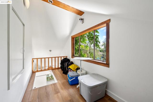 485 Hardy St, Oakland CA: https://media.crmls.org/mediaz/da915070-e568-4910-a7bb-7f0cf3d3f508.jpg