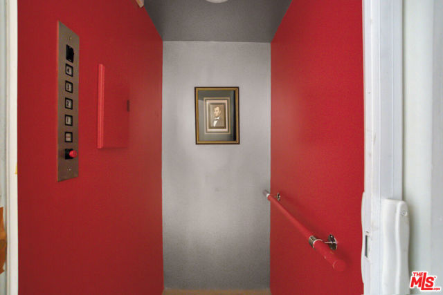 11974 Mayfield Avenue, Los Angeles CA: https://media.crmls.org/mediaz/da91641d-ecba-4295-b35a-cc9c5f56e07f.jpg