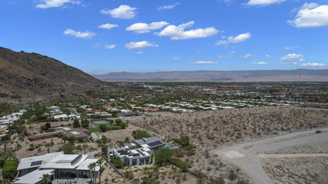 770 S La Mirada Road, Palm Springs CA: https://media.crmls.org/mediaz/da921ce9-c3ae-46b5-93c1-30388f609ef9.jpg