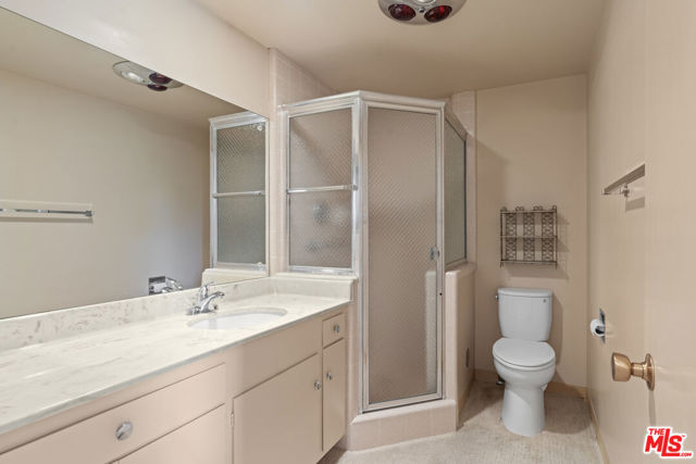924 Stonehill Lane, Los Angeles CA: https://media.crmls.org/mediaz/da9239ff-92e9-452b-94cb-5288bd85e209.jpg