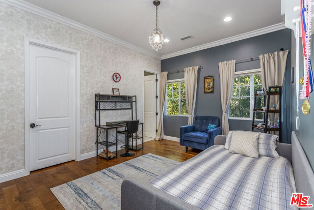 4728 Vesper Avenue, Sherman Oaks CA: https://media.crmls.org/mediaz/da923fbc-f75f-43ff-849e-96f7f8e4d62f.jpg