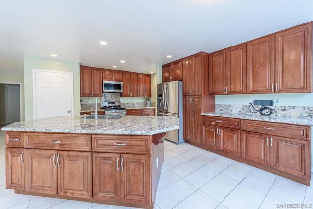 4515 Sculpture Court, Oceanside CA: https://media.crmls.org/mediaz/da92a7a0-ace4-4a51-9d0e-5cdb2abfc0b8.jpg