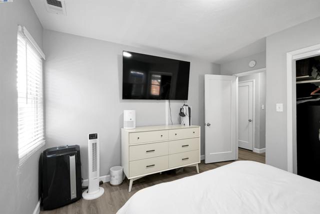 21926 Victory Dr, Hayward CA: https://media.crmls.org/mediaz/da93045b-d80e-4a39-9fd2-c83ec4e8203e.jpg
