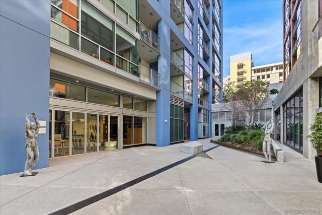 321 10Th Ave, San Diego CA: https://media.crmls.org/mediaz/da933c16-11aa-4944-975b-20ce8539daa6.jpg