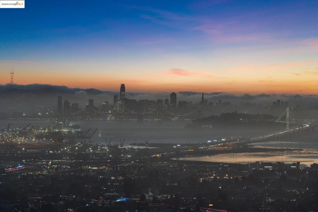 https://media.crmls.org/mediaz/da937598-79b5-4e58-aadc-387216e6d845.jpg?preset=X-Large