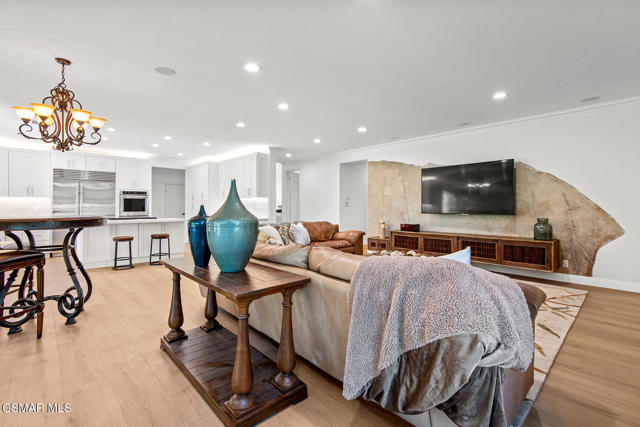 213 Heath Meadow Court, Simi Valley CA: https://media.crmls.org/mediaz/da938912-726b-4fad-99cc-ff59fe663b9f.jpg