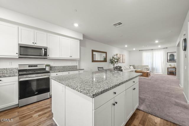 Detail Gallery Image 8 of 39 For 586 Apricot Ln, Fillmore,  CA 93015 - 3 Beds | 2/1 Baths