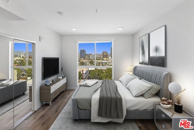 2783 Francis Avenue, Los Angeles CA: https://media.crmls.org/mediaz/da93b9db-8400-43b8-956d-4cc7acd38c04.jpg