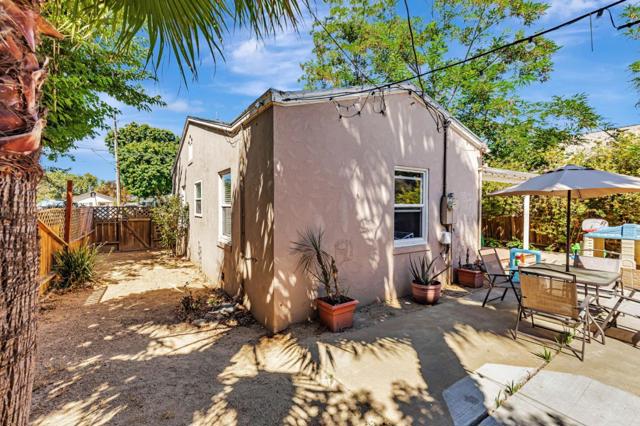 1179 San Benito Street, Hollister CA: https://media.crmls.org/mediaz/da93d4f2-89ef-45ed-a7a0-729d75558aa4.jpg