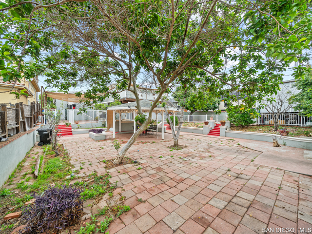 5949 Alleghany ST, San Diego CA: https://media.crmls.org/mediaz/da93e546-b9f2-4e58-bc90-2f5a0c2c98bc.jpg