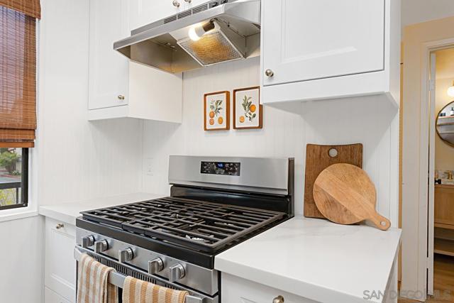 2383 Altisma Way, Carlsbad CA: https://media.crmls.org/mediaz/da9430af-6dde-4fa3-9b2e-44ebeef05fb2.jpg