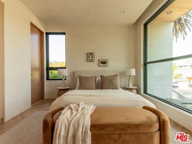 517 N Edinburgh Avenue, Los Angeles CA: https://media.crmls.org/mediaz/da947d8e-eb28-4d7c-a08e-21676ad4a4b4.jpg