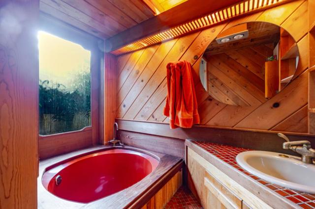 1009 Miramontes Street, Half Moon Bay CA: https://media.crmls.org/mediaz/da94c76c-9d17-4d61-ae41-231c3bdbf4e3.jpg